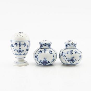 Service "Musselmalet Full Lace and Half Lace" 57 pcs Royal Copenhagen Denmark porcelain, second half of the 20th century.