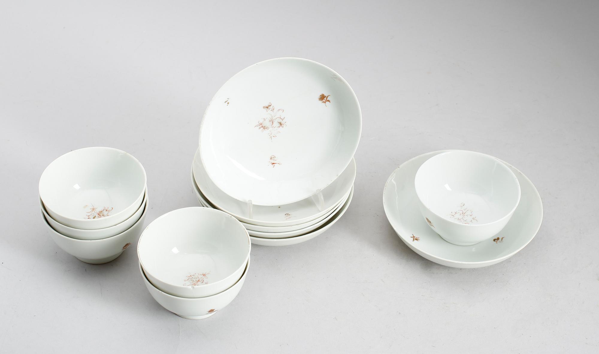TESKÅLAR MED FAT, 6 st, porslin, Kina, Qianlong 1736-1795.