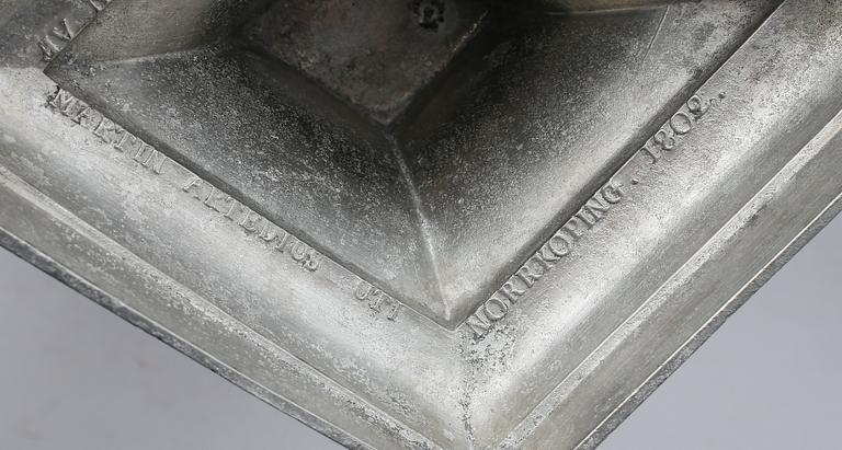 LJUSSTAKAR, 1 par, tenn, gustavianska, Martin Artedius, Norrköping, 1802.