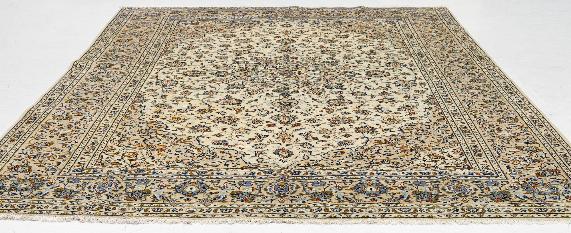 A Keshan carpet, central Iran, c. 345 x 240 cm.