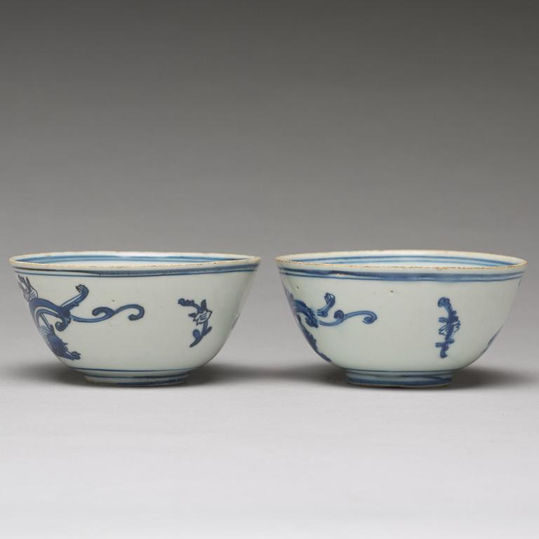 A pair of blue and white bowls, Ming dynasty, 17th Century.