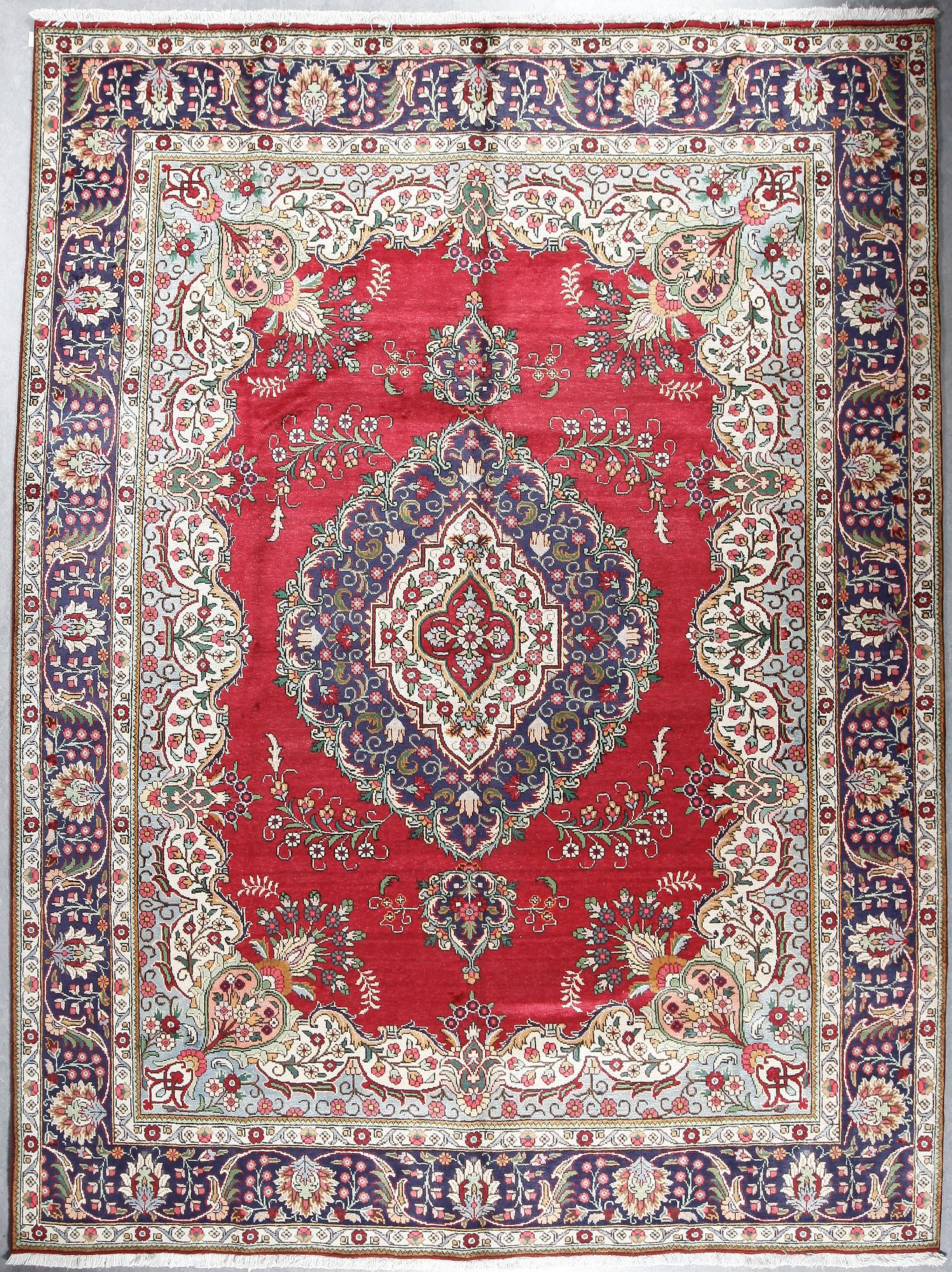 MATTA, Möjligen Täbris, ca 391x295 cm.
