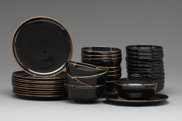 SOPPSKÅLAR med LOCK samt ASSIETTER, 23 delar, flintgods, Rörstrand. 1900-tal.