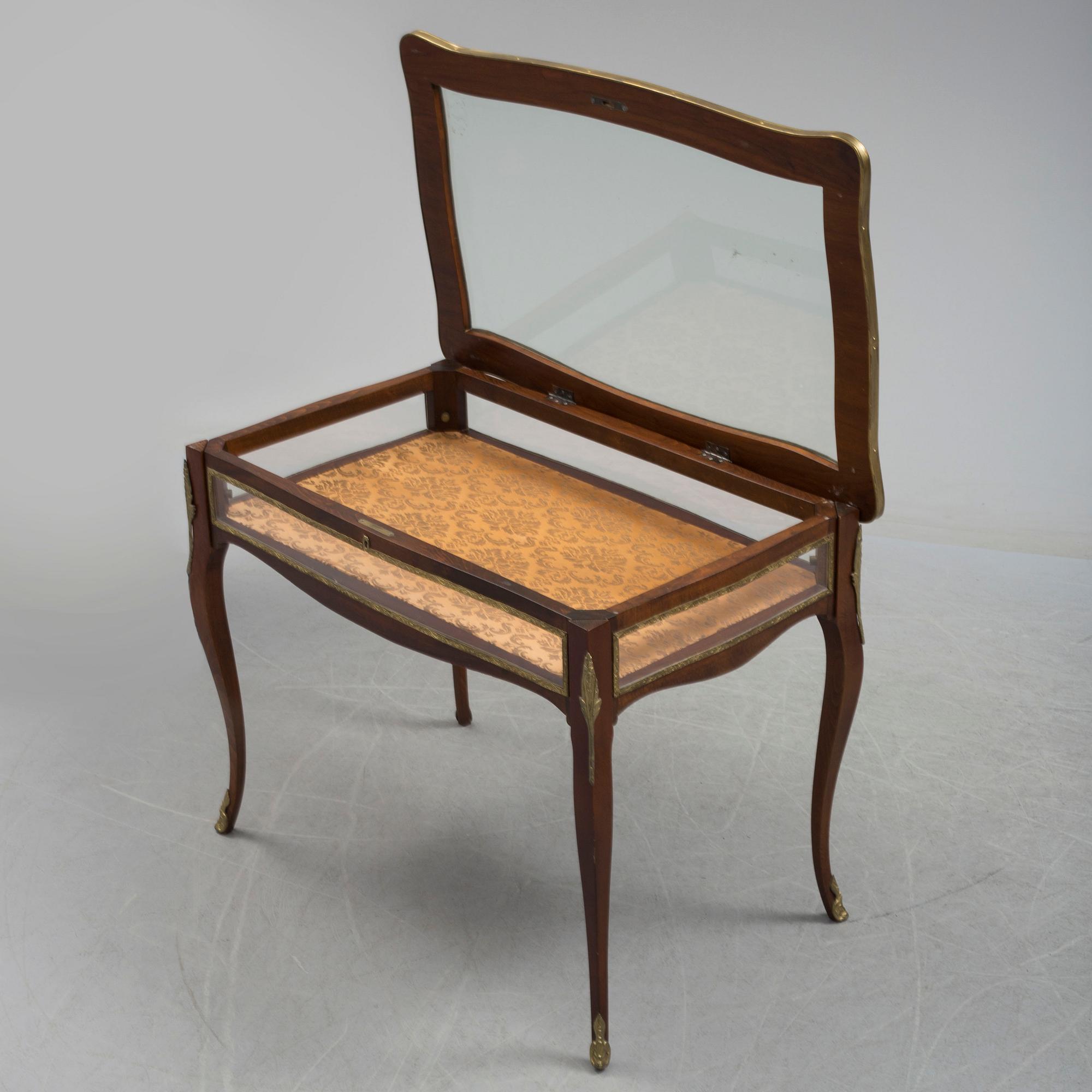 MONTERBORD, rokokostil, 1900-talets andra hälft.