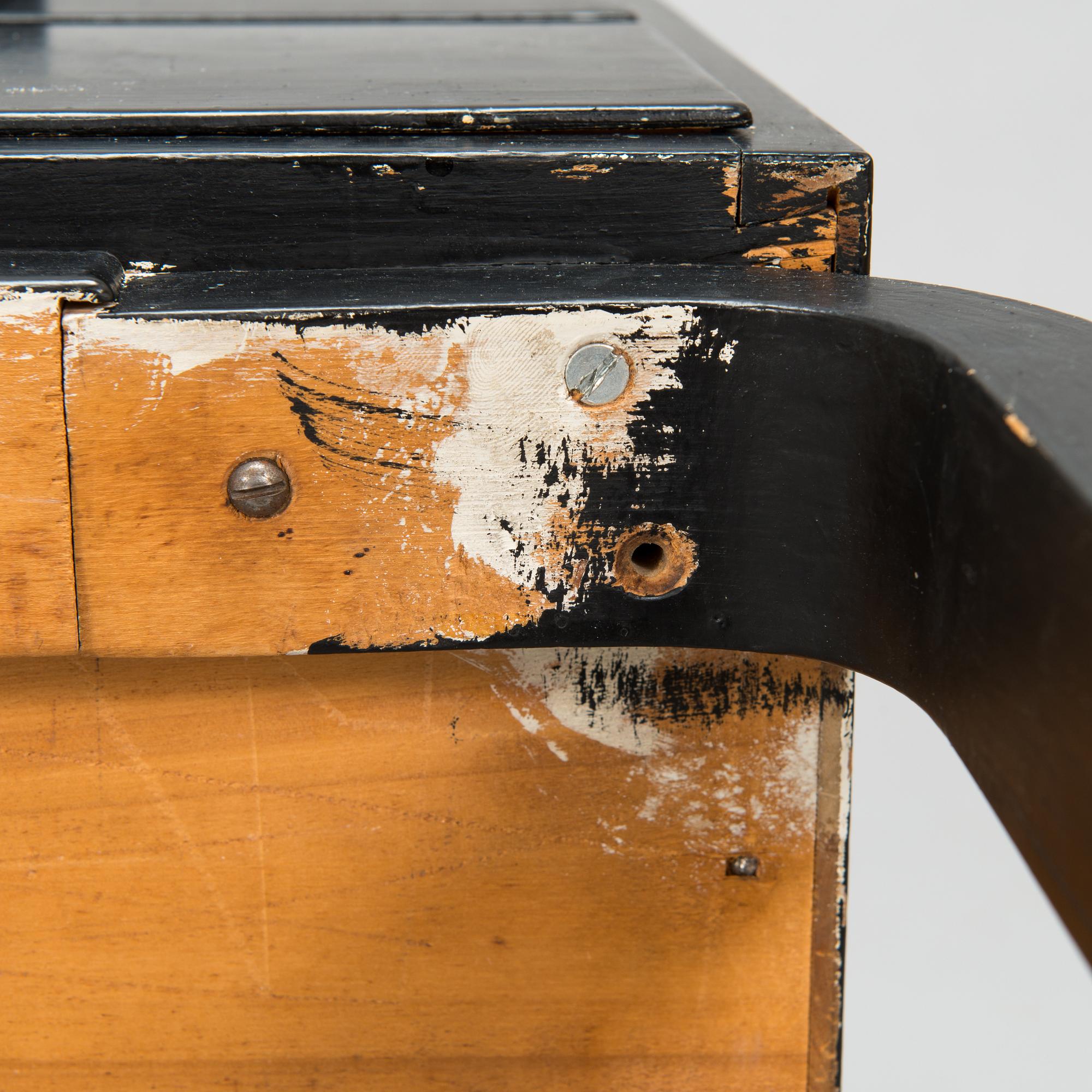Alvar Aalto, A mid-20th century chest of drawers for O.Y. Huonekalu- ja Rakennustyötehdas AB.