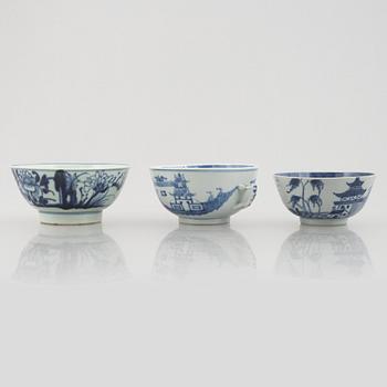 Six pieces of blue and white porcelain, China, Qing dynasty, late 18th-19th century.
