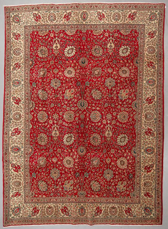 A carpet, Tabriz, ca 406 x 300 cm.
