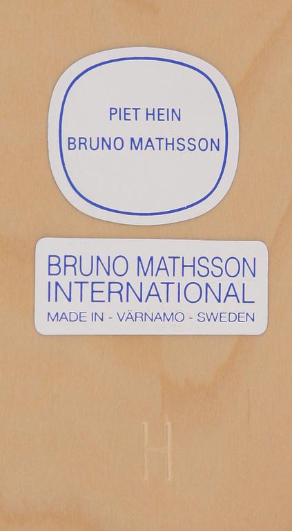 BORD, "Superellips", Bruno Mathsson och Piet Hein, Bruno Mathsson International, etikettmärkt.
