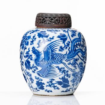 A Chinese blue and white jar, Qing dynasty, Kangxi (1662-1722).