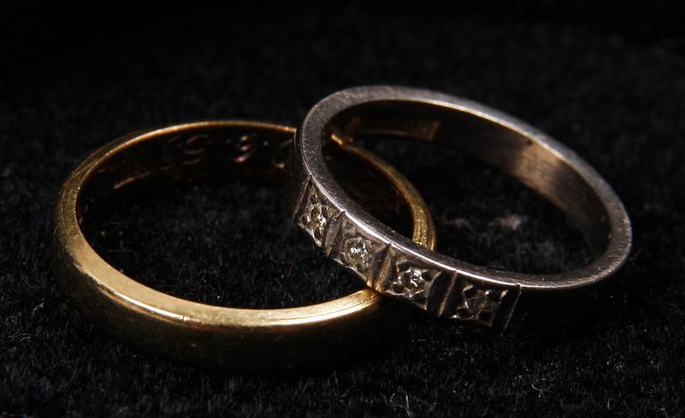 RINGAR, 2 st, guld samt 18 K vitguld med briljanter. Ca 6 g.