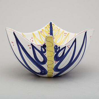 STIG LINDBERG, a faience bowl, Gustavsberg Studio, Sweden 1940-50's.