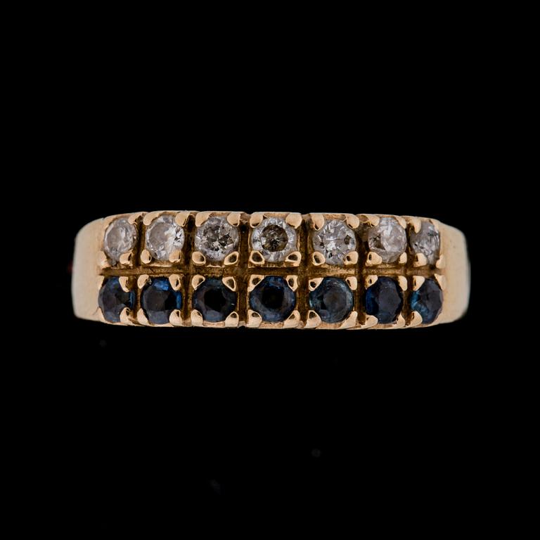 RING, 18k guld med små diamanter och safirer. Vikt ca 2,5 gram.