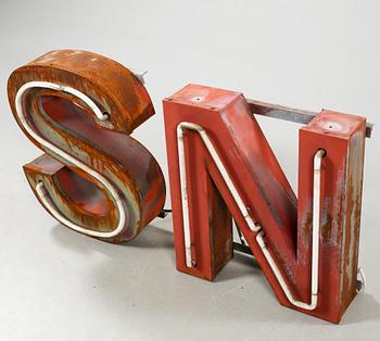 SKYLTBOKSTÄVER, 2 st, 1900-tal.