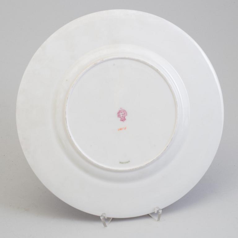 TALLRIKAR, åtta stycken, porslin. England, Royal Worcester.