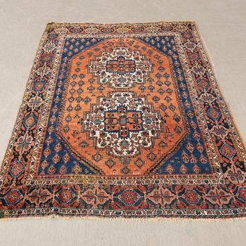 Rug Oriental semi-antique/antique signed approx. 197x150 cm.