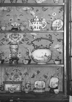 TEKANNA med LOCK, emalj på koppar. Qing dynastin, 1700-tal.