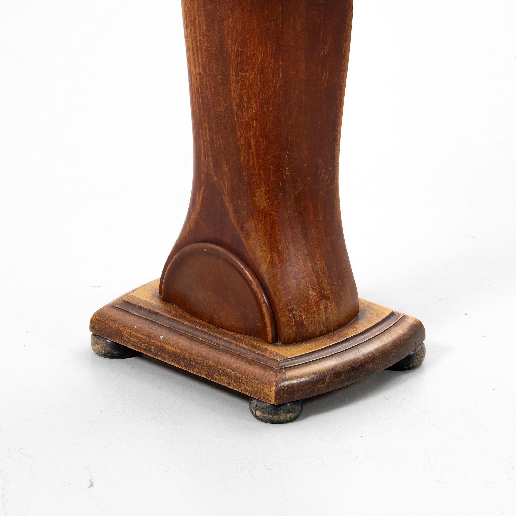 Propeller table, 20th century.