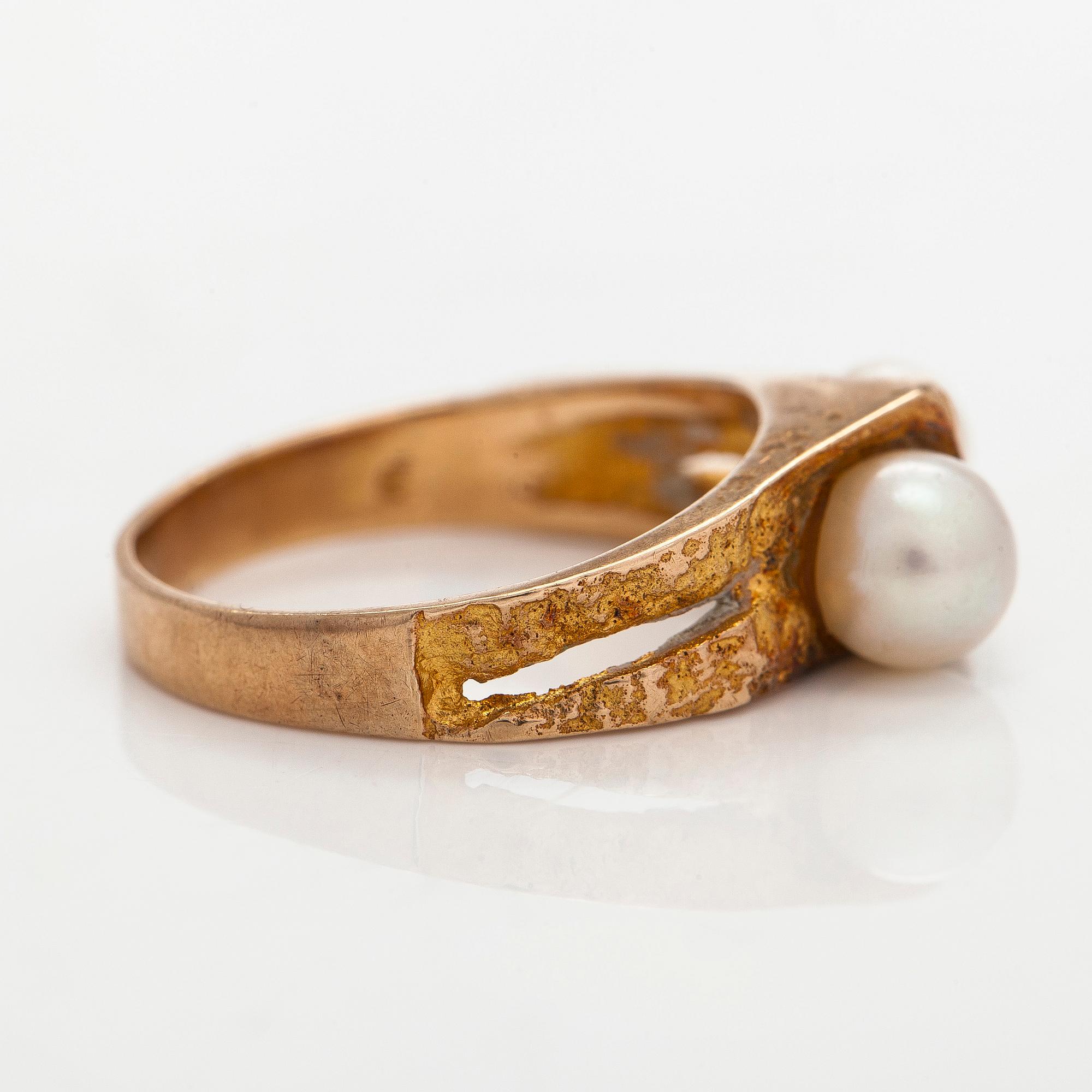 Björn Weckström, ring "Viskning", 14K guld och odlade pärlor. Lapponia.