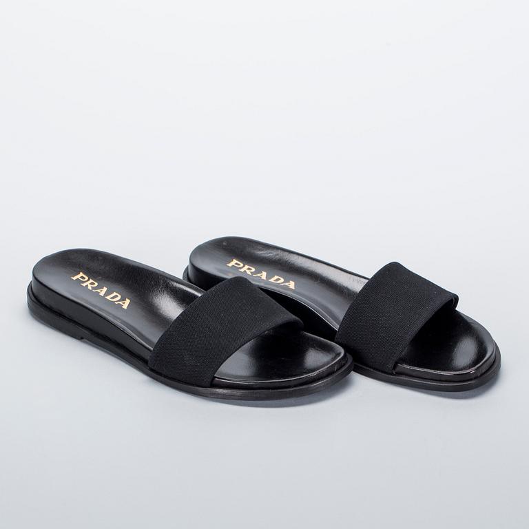 SKOR, Prada.