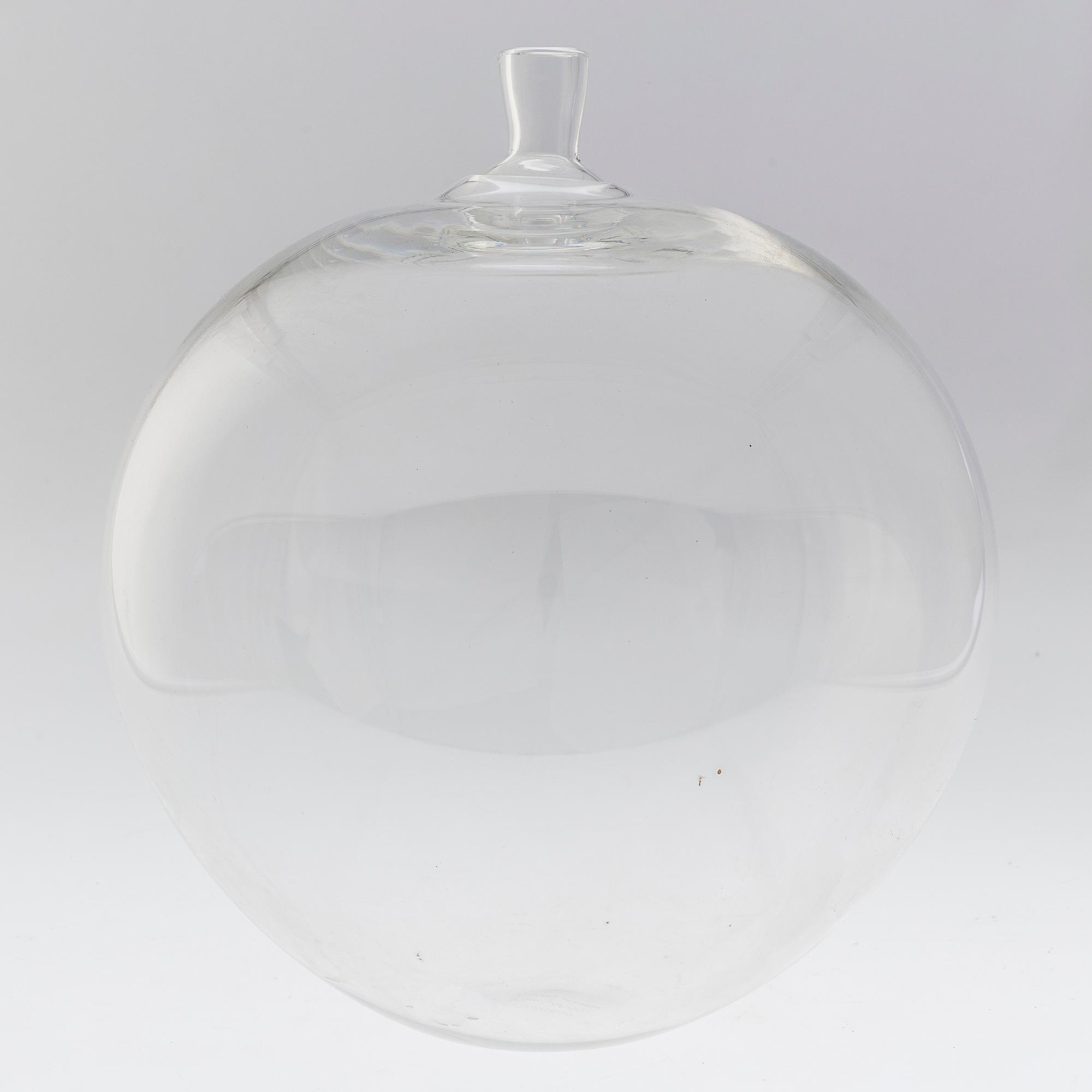 INGEBORG LUNDIN, vas av glas, "Äpplet", Orrefors. Formgiven 1955. Detta exemplar 1970-tal.