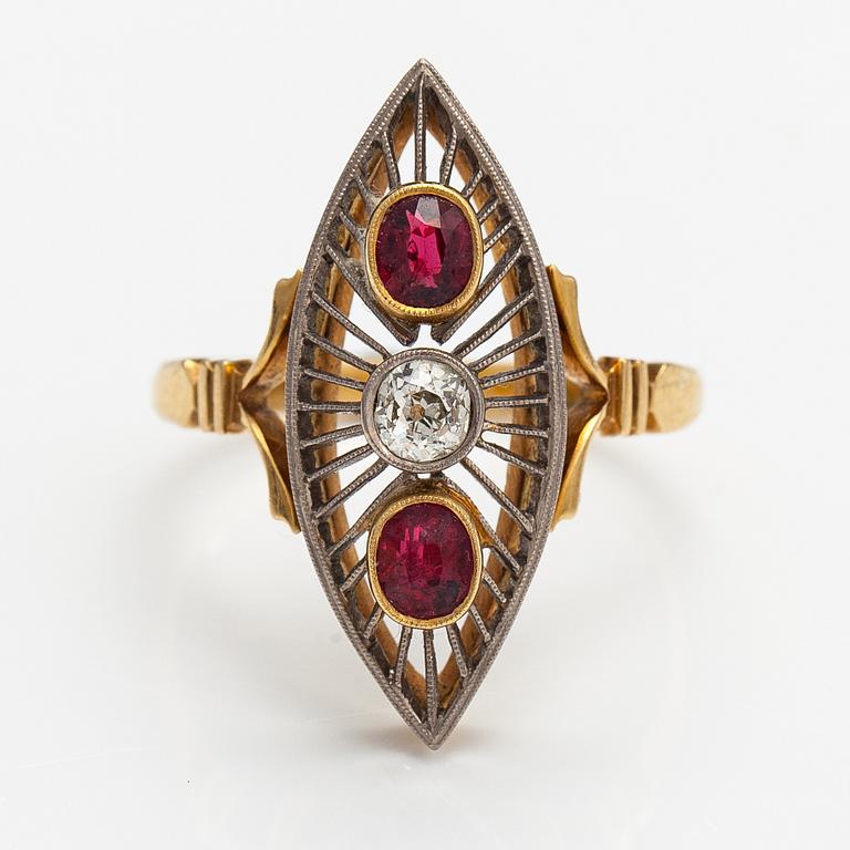 An 18K gold ring with red spinels and an old-cut diamond ca. 0.25 ct.