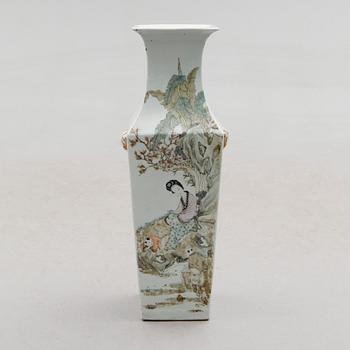 VAS, porslin, Kina, 1800-/1900-tal.