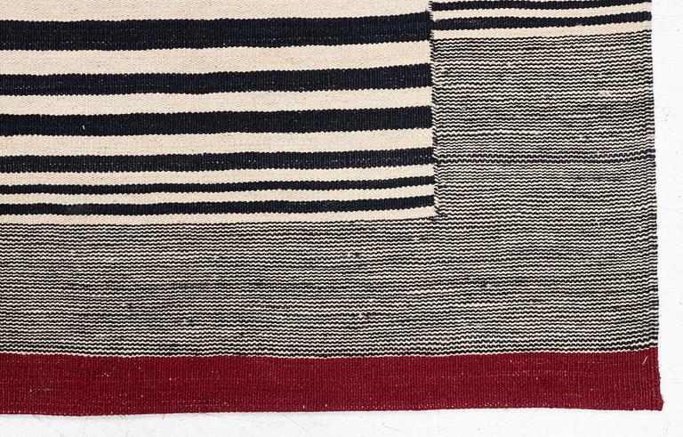Rug, wool, 198 x 160 cm.