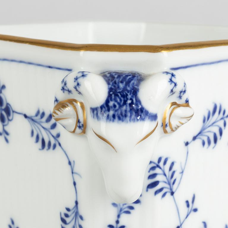 A 'Blue Fluted Plain' / 'Musselmalet riflet' porcelain flower pot, Royal Copenhagen, model 124, 1898-1923.