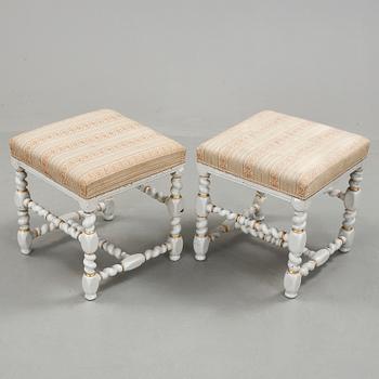 TABURETTER, ett par, barock, tidigt 1700-tal.
