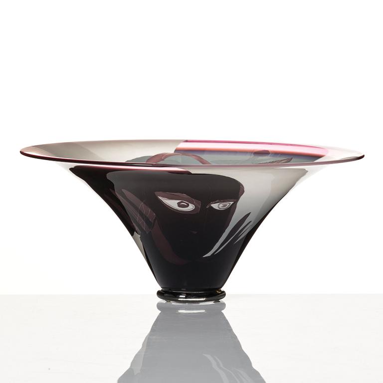Klas-Göran Tinbäck, a glass bowl, Sweden, blown by Wilke Adolfsson.