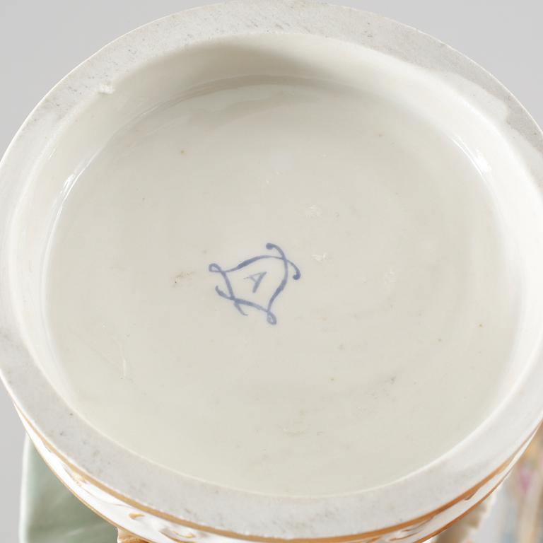 FIGURINER, 2 st, porslin, Sevre-liknande märken, 1900-tal.