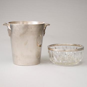 CHAMPAGNEKYLARE och SKÅL, metall och glas.