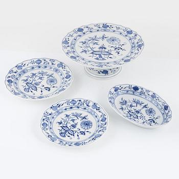 A 15-piece 'Zwiebelmuster' porcelain service, Meissen, Germany.