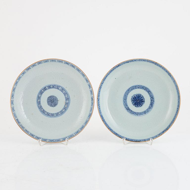 A group of four Chinese blue and white dishes, Qing dynasty, Qianlong (1736-95).