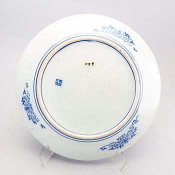 A pair of eraly 1900s Japanese porcelain plates.