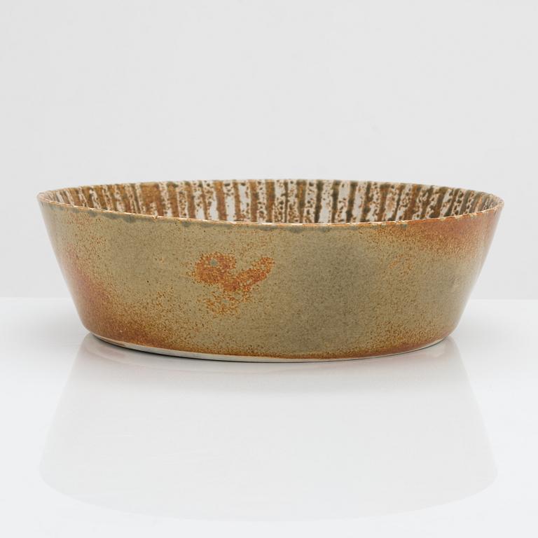 Toini Muona, A ceramic bowl, signed TM, Arabia. Finland.