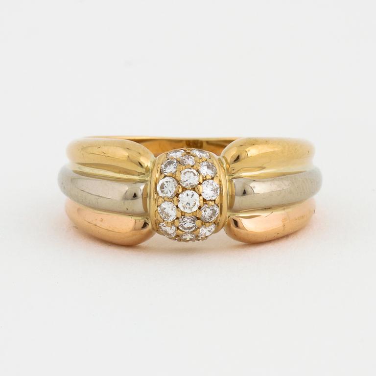 A brilliant cut diamond ring by Cartier.