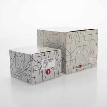 Oiva Toikka, lasilintuja, 2 kpl, "Untuviklo" ja "Pikku Uivelo", signeerattu O. Toikka Nuutajärvi/Iittala.