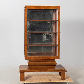 Vitrinskåp, Art Deco 1900-talets första hälft.