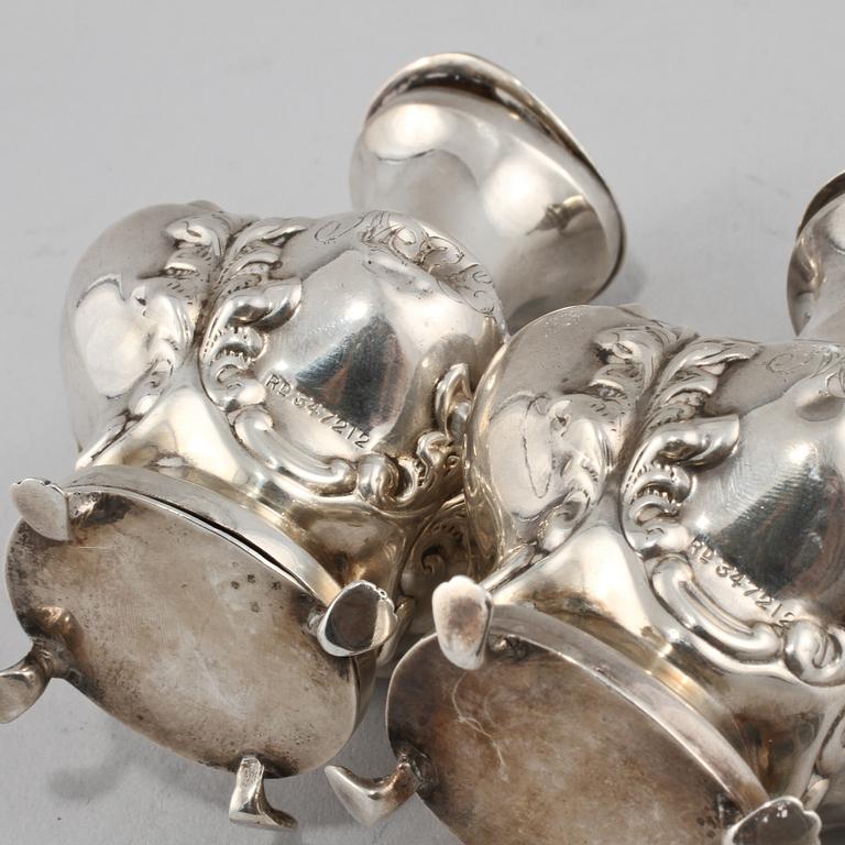 SALT- OCH PEPPARKAR, silver, troligen Jones & Crompton, Birmingham, England, 1905. Vikt 105 g.