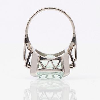 RING, akvamarin samt 6 diamanter.