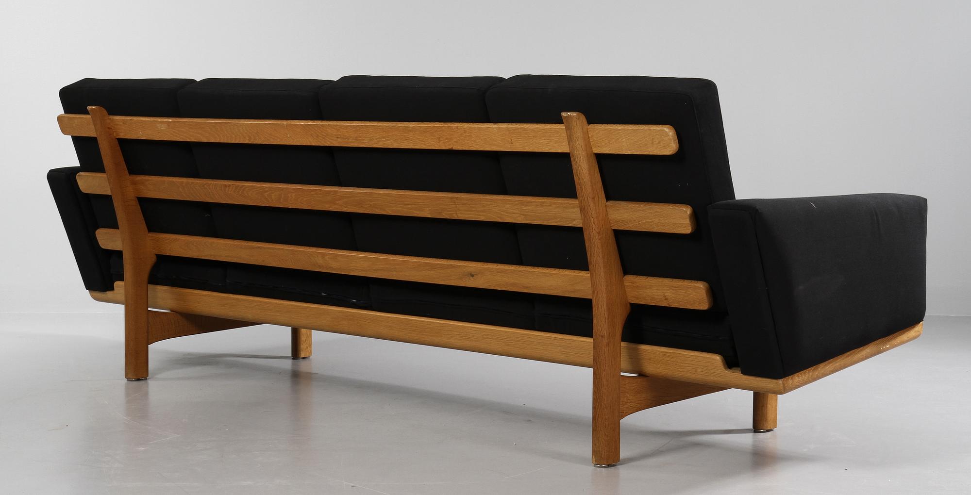 SOFFA, "GE 236/4", Hans J Wegner, Getama, brännmärkt.