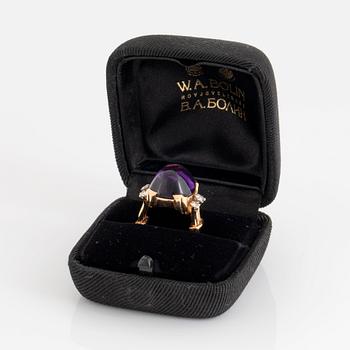 A WA Bolin ring in 18K gold set with a cabochon-cut amethyst and round brilliant-cut diamonds.