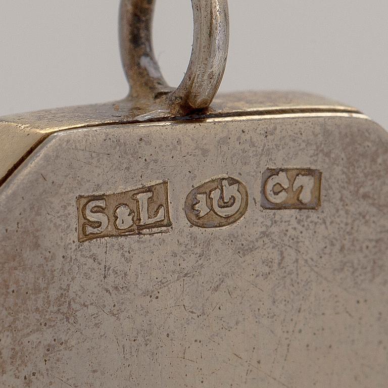 Hänge, siluetthänge, förgyllt silver, Swenson & Luhr, Göteborg 1905.