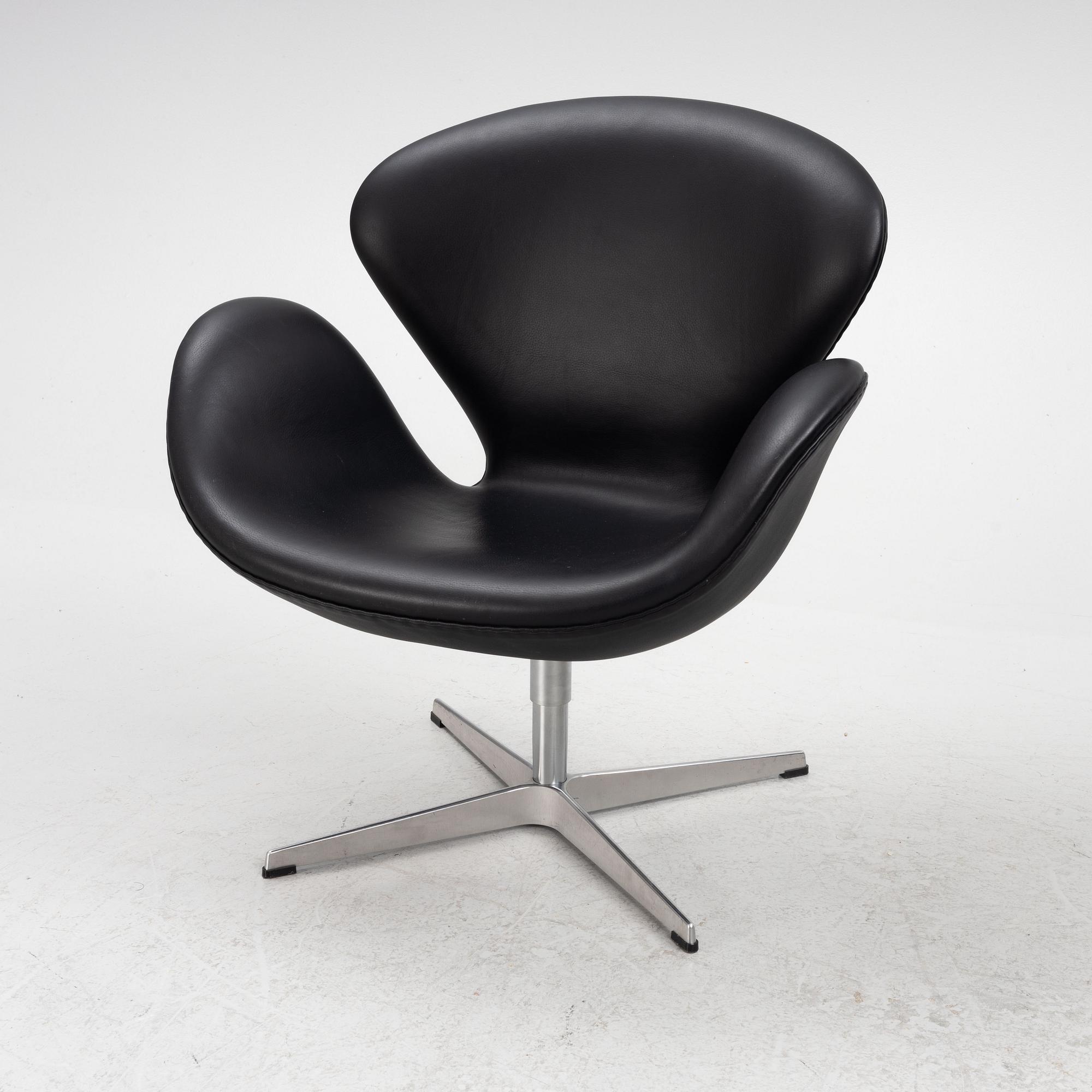 Arne Jacobsen, a pair of "Swan" armchairs, Fritz Hansen, Denmark, 2007.