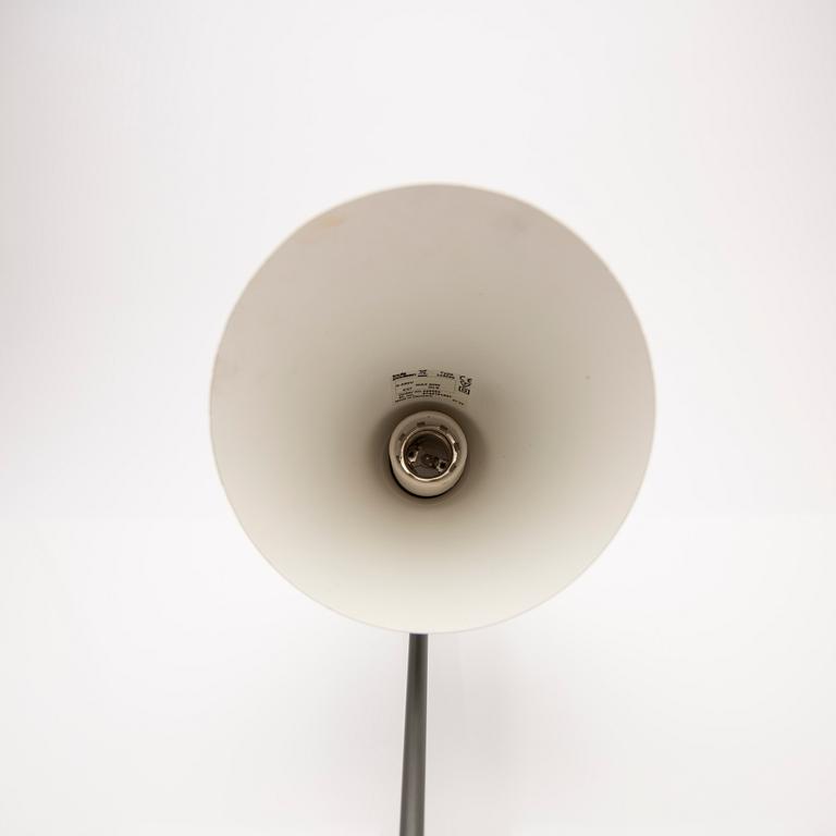 Arne Jacobsen, bordslampa, "AJ", Louis Poulsen, Danmark.