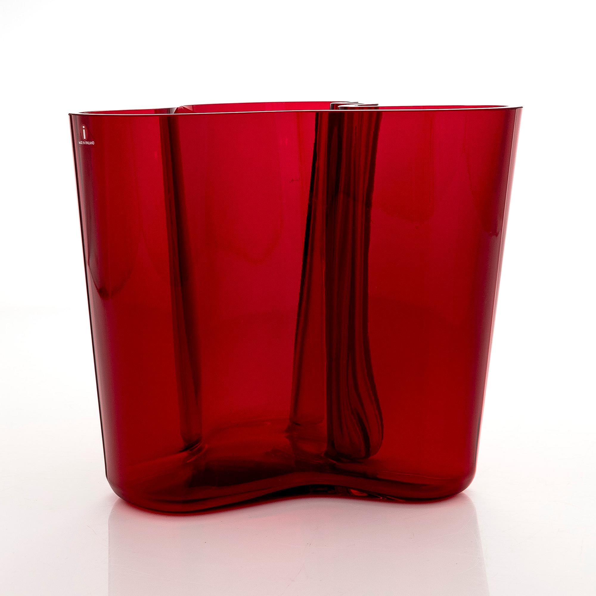 Alvar Aalto, a '3030' vase, signed Alvar Aalto Iittala 112/400 1991.