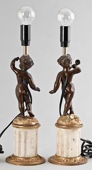BORDSLAMPOR, ett par, Louis XVI-stil, omkring sekelskiftet 1900.