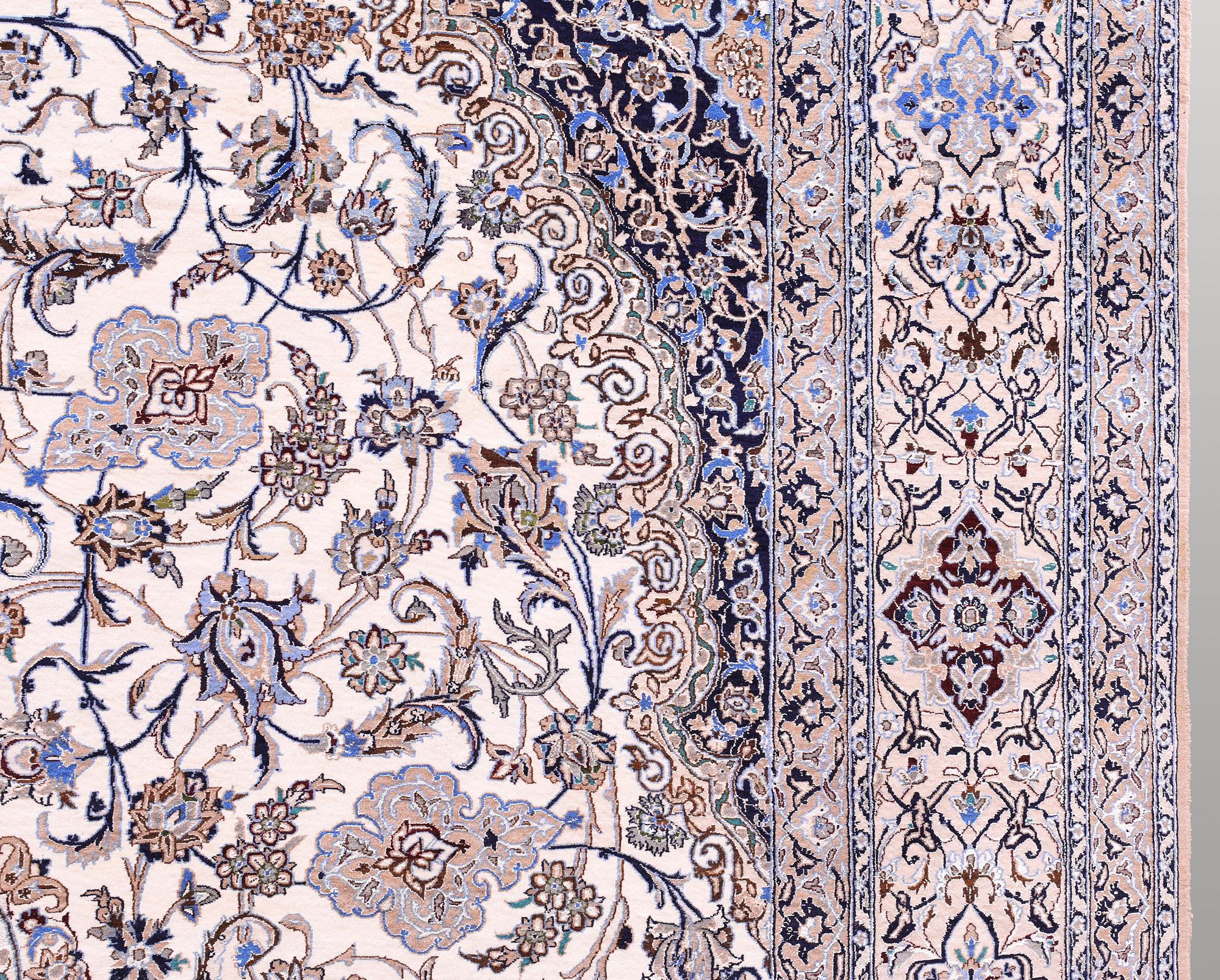 Nain part silk, 6LAA, signed, ca 392 x 300 cm.