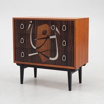 A mid 20th century chest of drawers.
